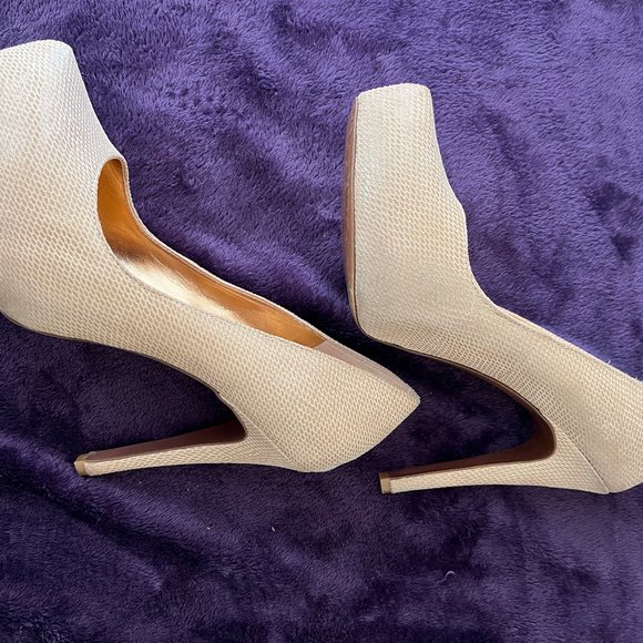 BCBG Tan Heels - Picture 2 of 7